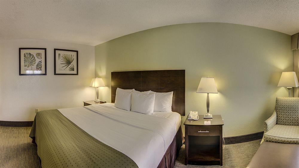 Clarion Inn & Suites Conference Center Covington Eksteriør billede