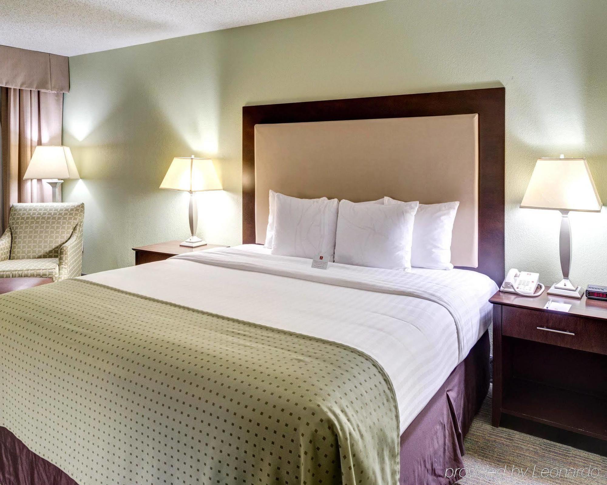 Clarion Inn & Suites Conference Center Covington Eksteriør billede