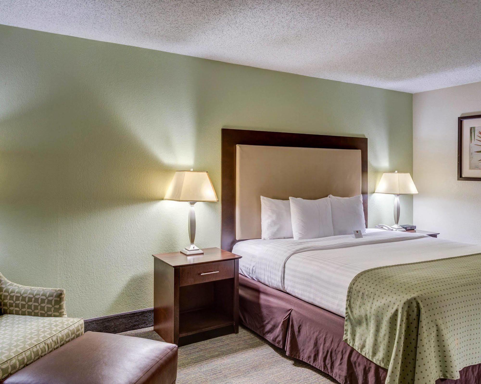 Clarion Inn & Suites Conference Center Covington Eksteriør billede