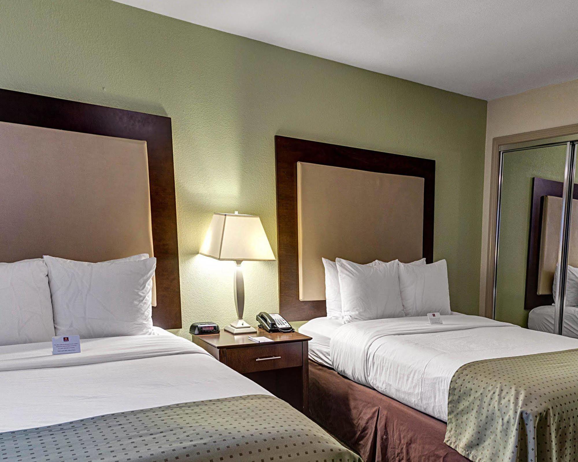 Clarion Inn & Suites Conference Center Covington Eksteriør billede