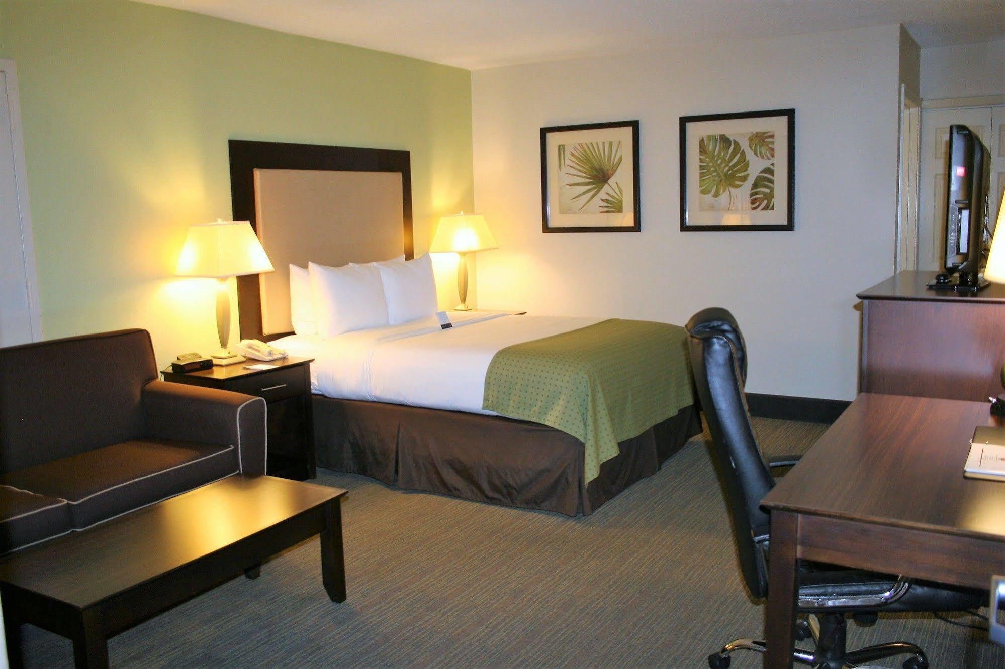 Clarion Inn & Suites Conference Center Covington Eksteriør billede