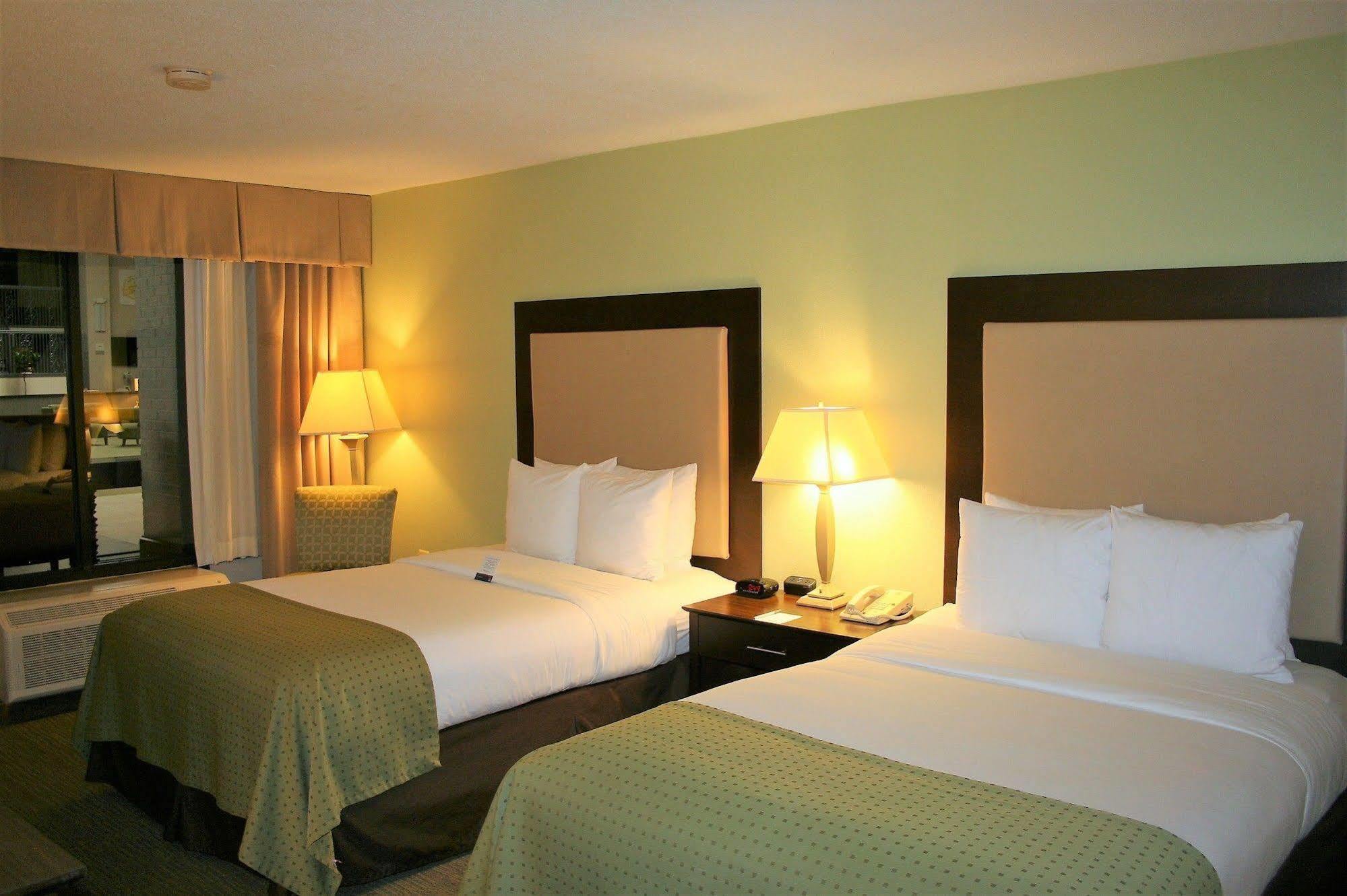 Clarion Inn & Suites Conference Center Covington Eksteriør billede