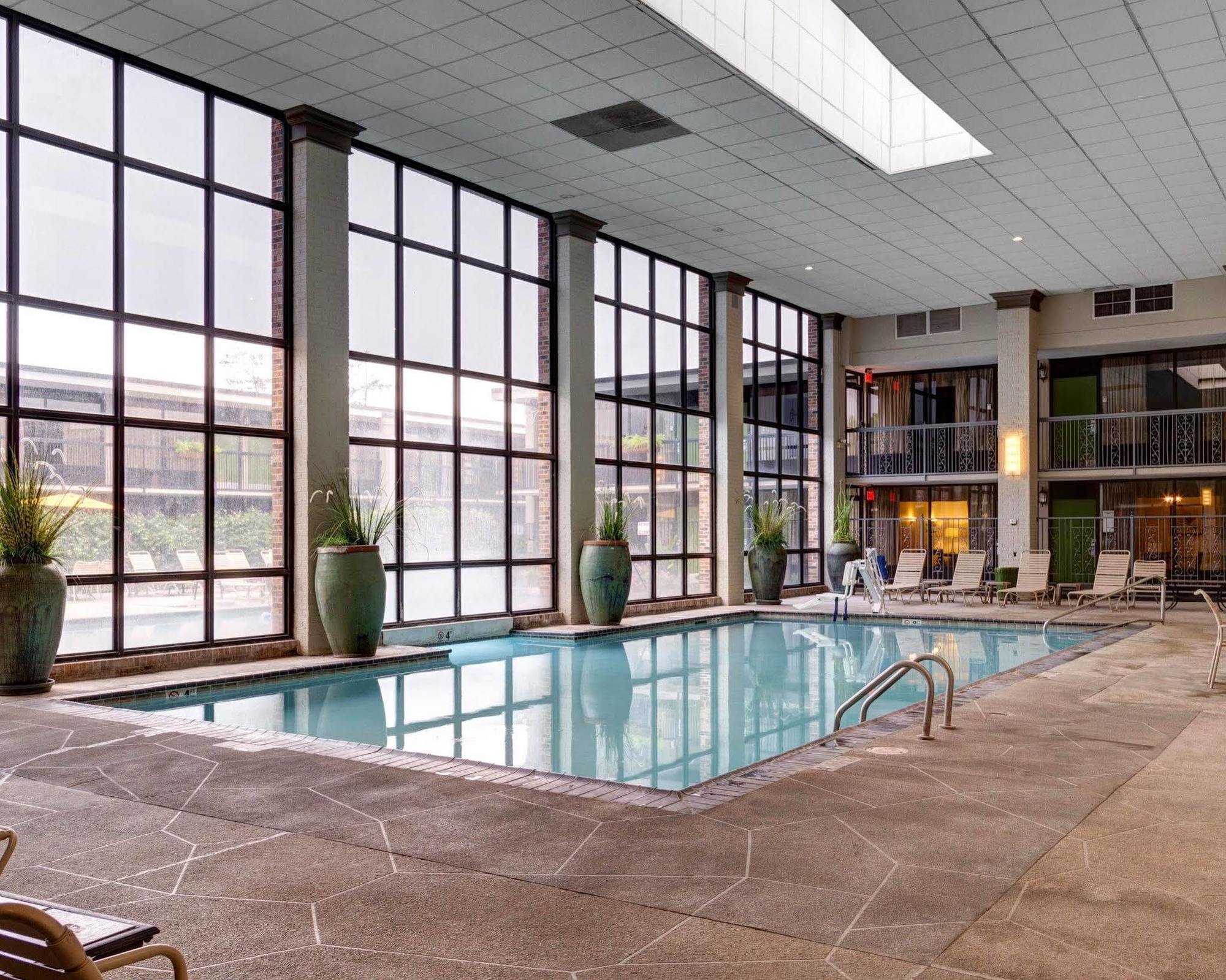 Clarion Inn & Suites Conference Center Covington Eksteriør billede