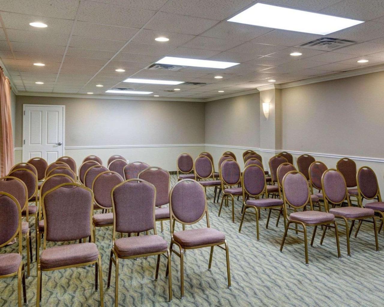 Clarion Inn & Suites Conference Center Covington Eksteriør billede