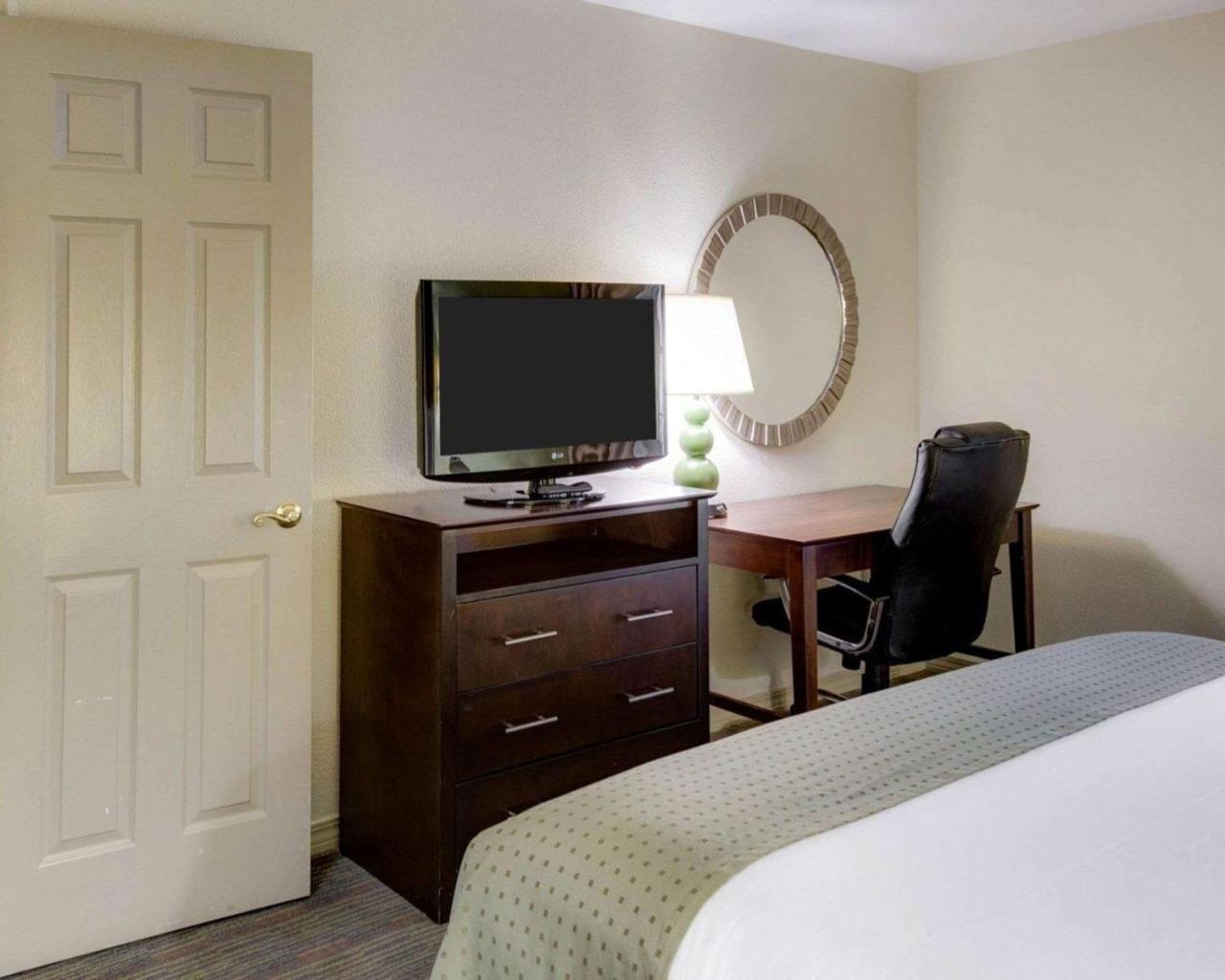 Clarion Inn & Suites Conference Center Covington Eksteriør billede