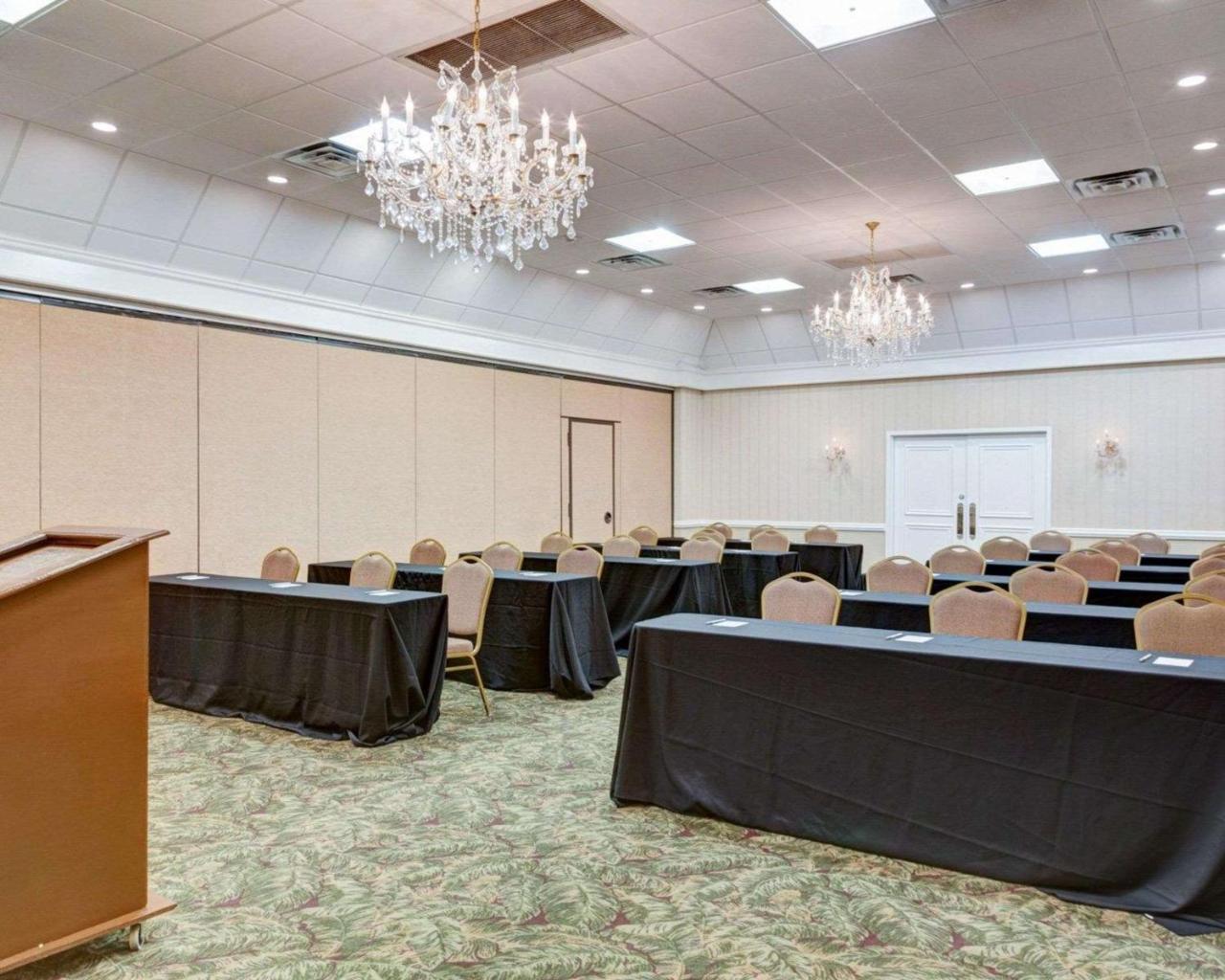 Clarion Inn & Suites Conference Center Covington Eksteriør billede