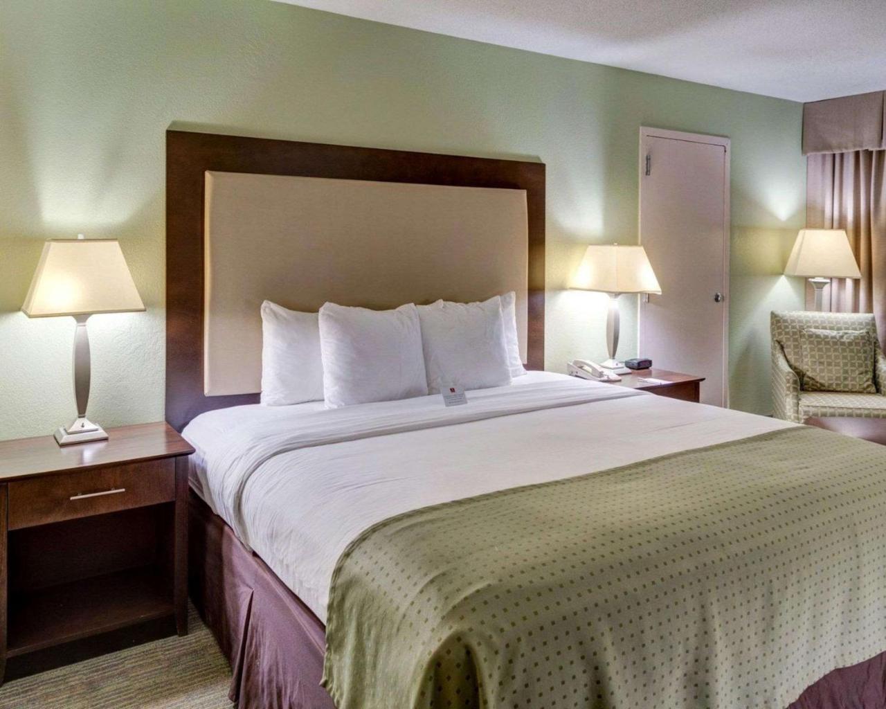 Clarion Inn & Suites Conference Center Covington Eksteriør billede