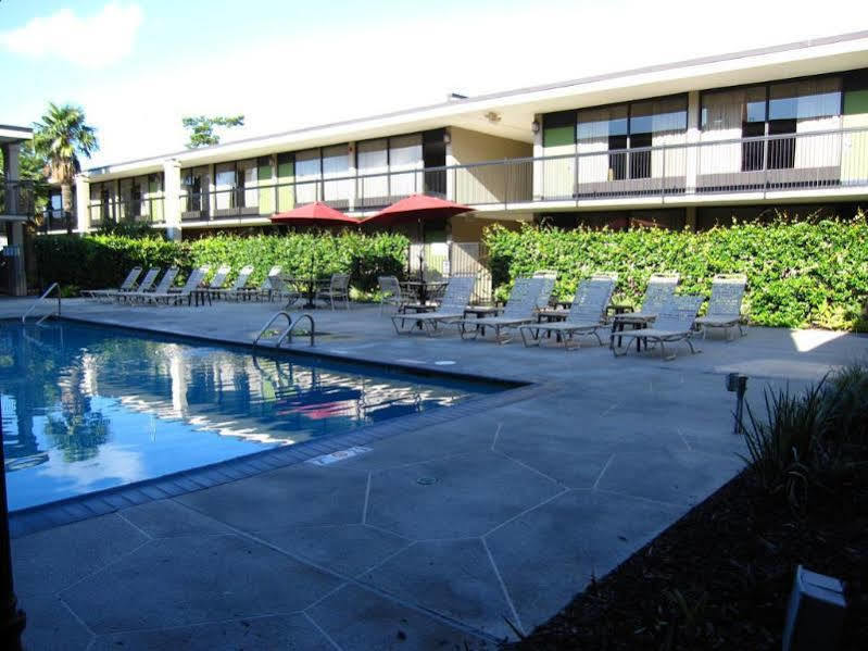 Clarion Inn & Suites Conference Center Covington Eksteriør billede