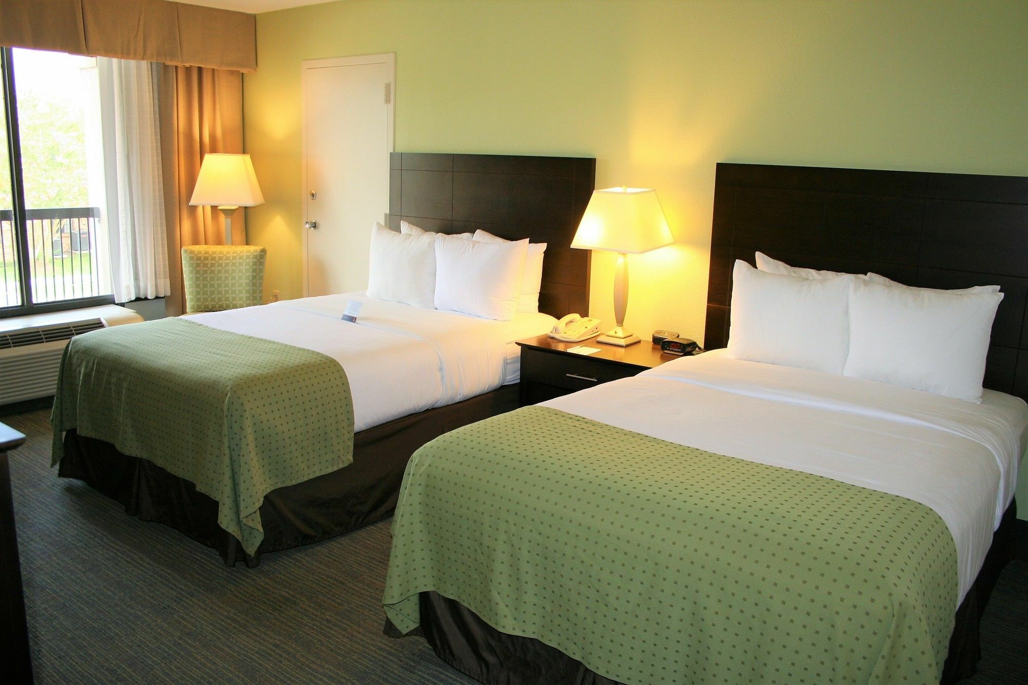 Clarion Inn & Suites Conference Center Covington Eksteriør billede
