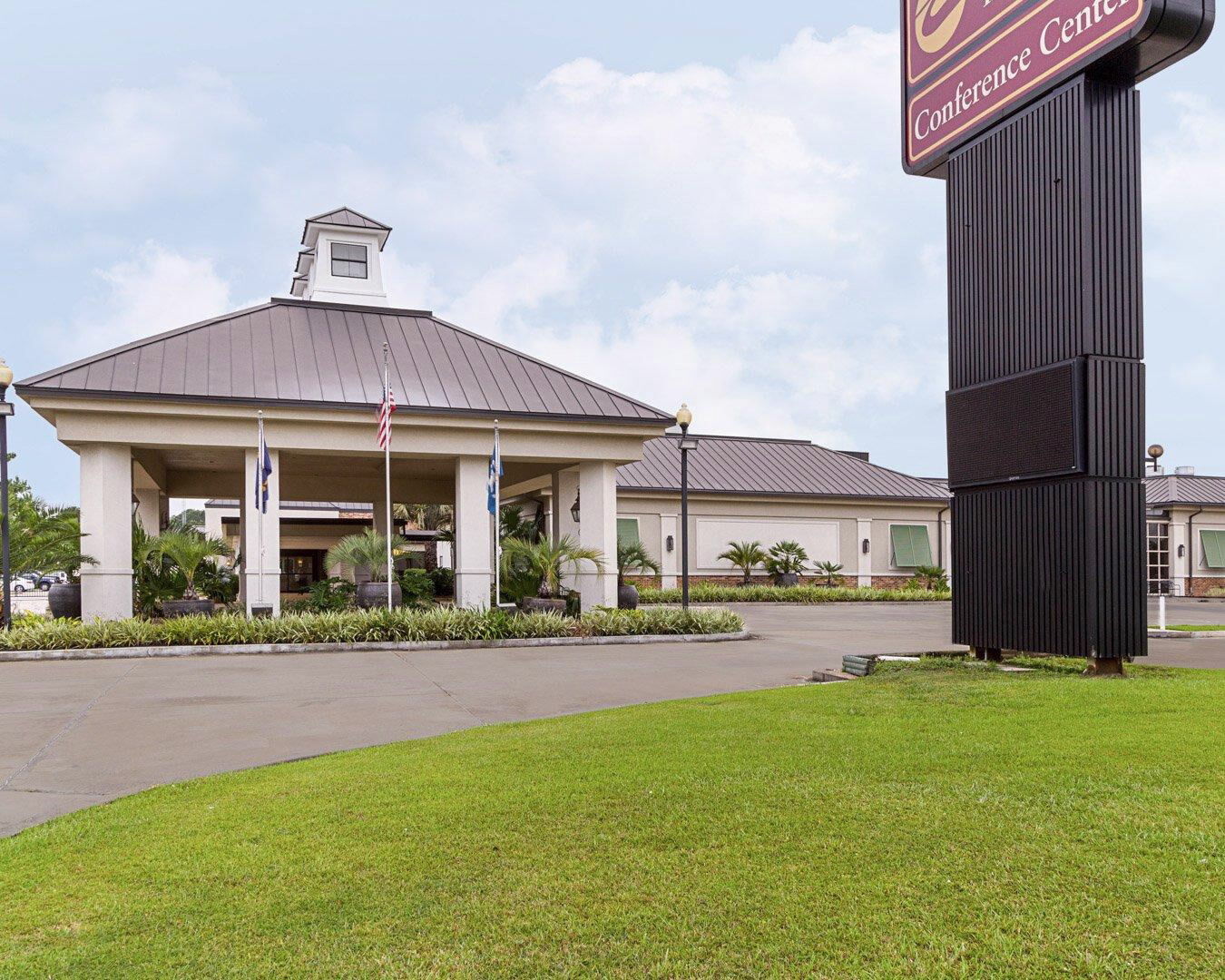Clarion Inn & Suites Conference Center Covington Eksteriør billede
