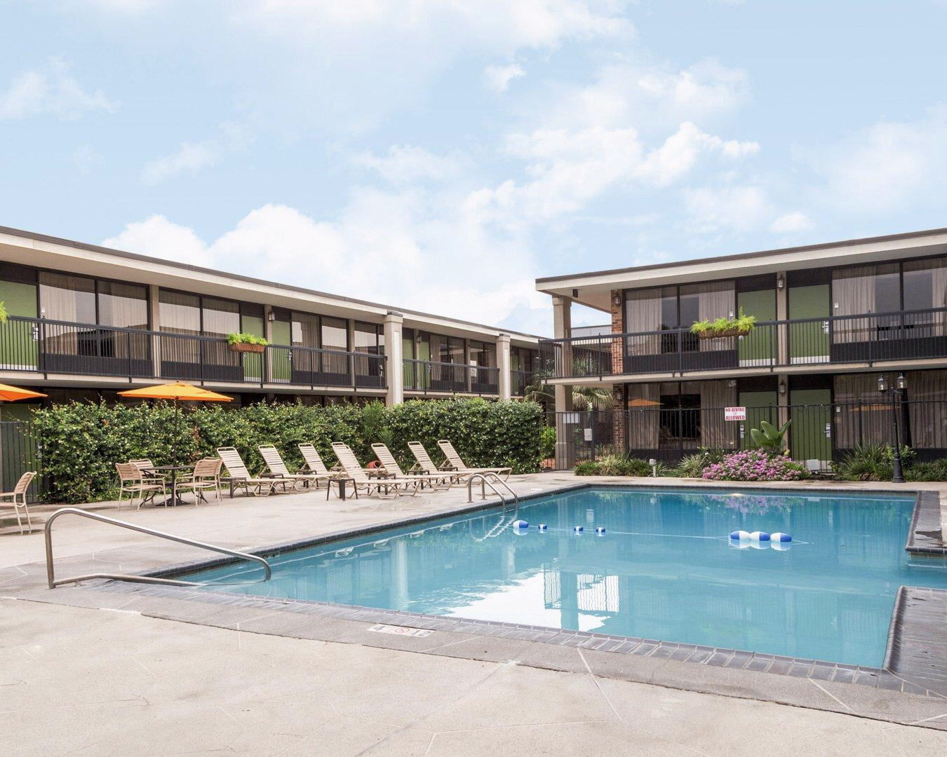 Clarion Inn & Suites Conference Center Covington Eksteriør billede